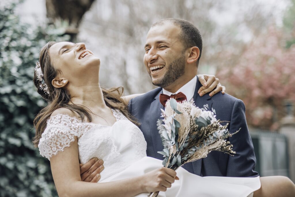 Photographie de mariage réalisée par MaximePhotographie, capturant des moments inoubliables et authentiques lors d'un mariage à Paris. MaximePhotographie est spécialisée dans les photos de mariage, les portraits et les événements spéciaux.