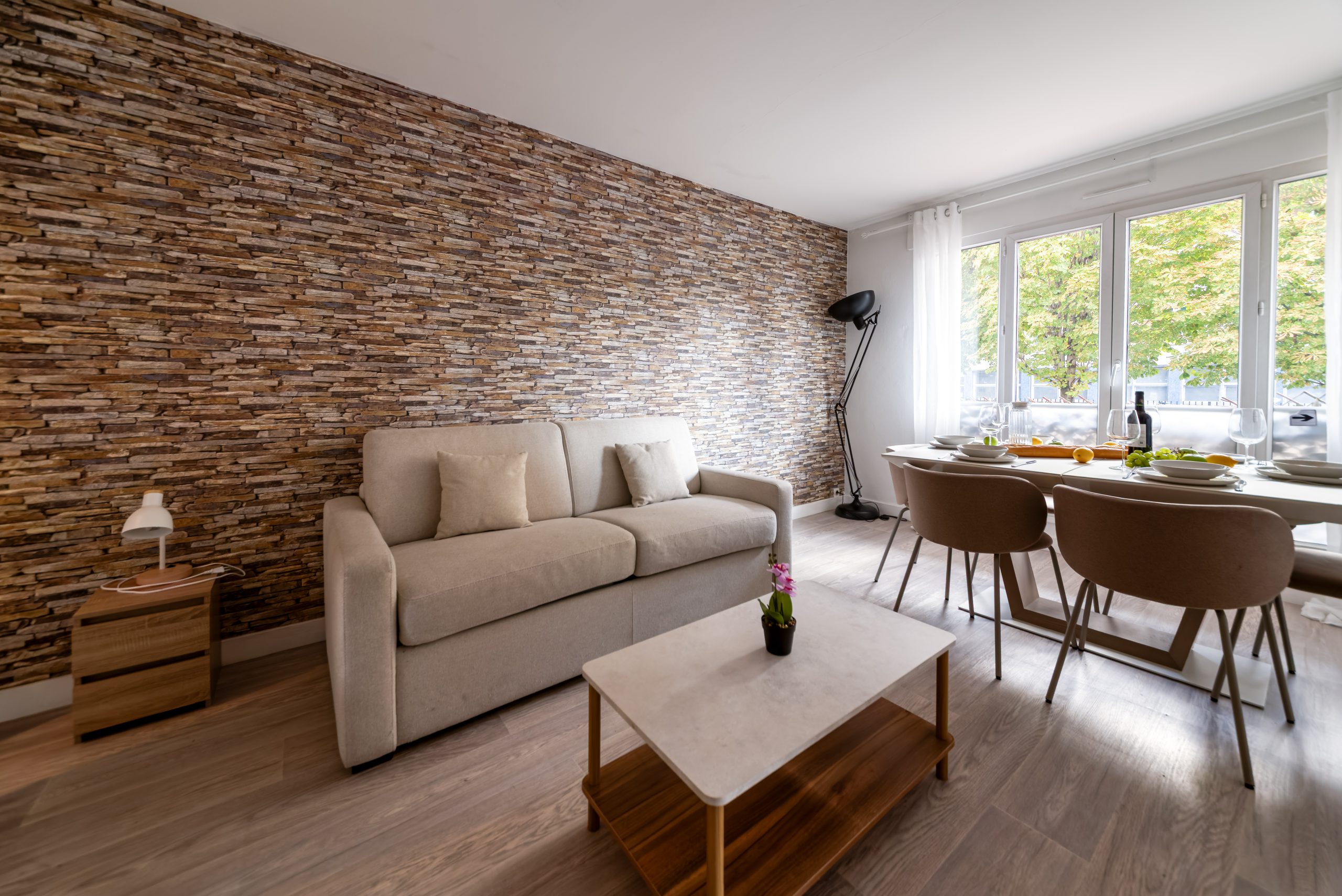 Séjour et salle à manger, volumes et lumière naturelle