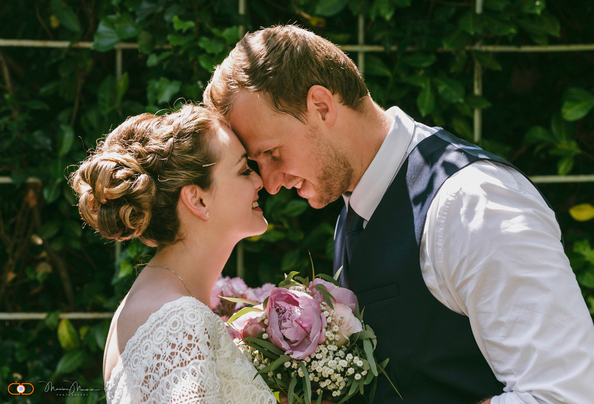 Un baiser au jardin — photographie de Maxime Meunier