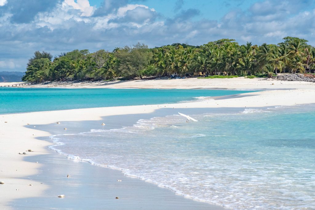 La plage et le lagon — photographie de Maxime Meunier