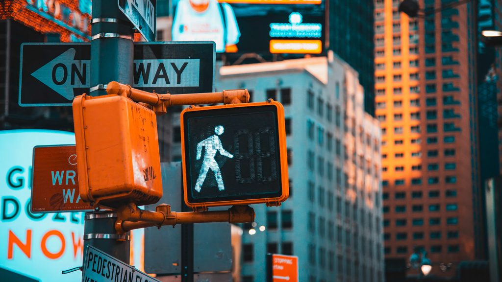 Au carrefour de New York — photographie de Maxime Meunier