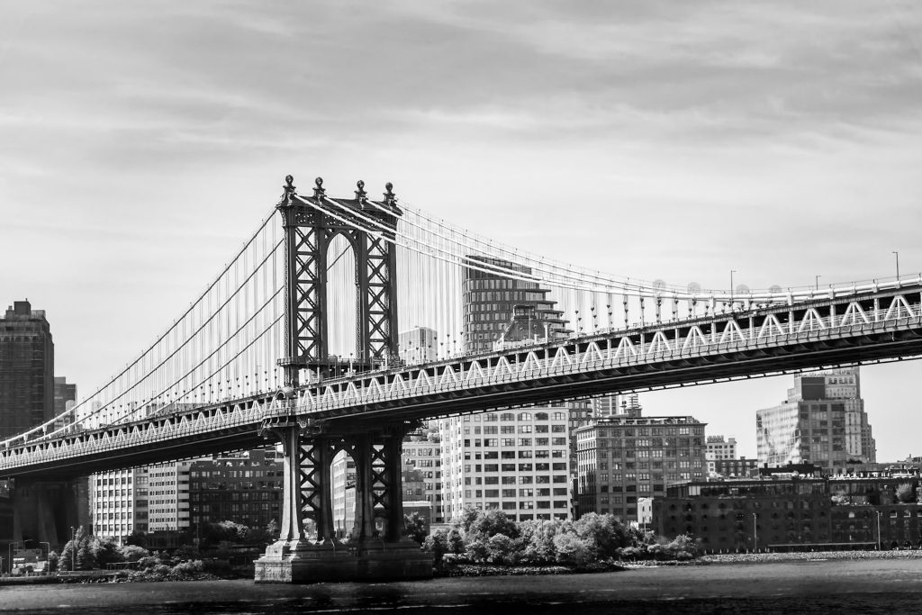 Le pont de Manhattan en noir et blanc — photographie de Maxime Meunier