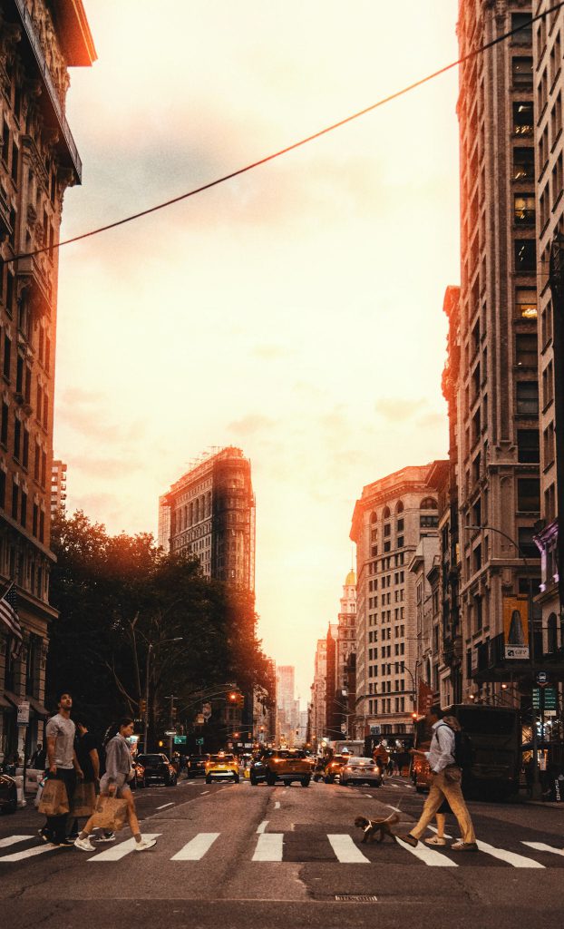 La lumière au bout de la rue — photographie de Maxime Meunier