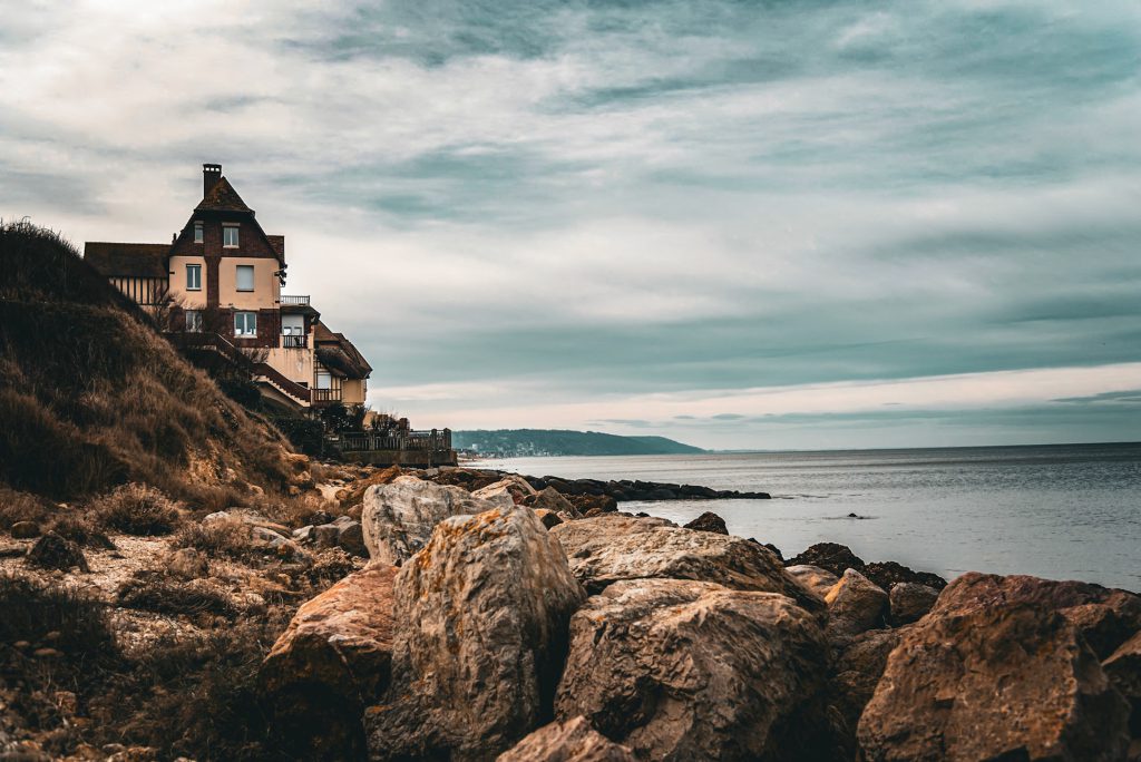 La maison face à la mer — photographie de Maxime Meunier