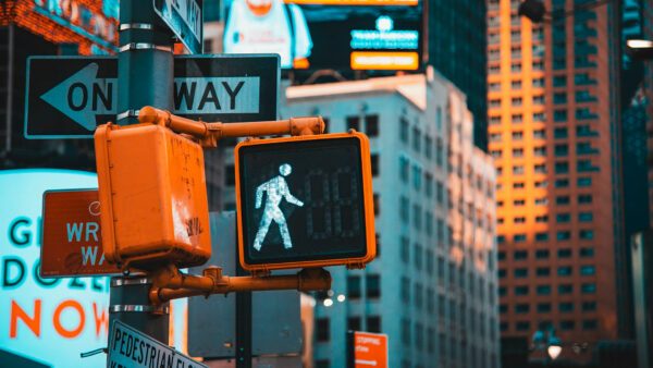 Au carrefour de New York — photographie de Maxime Meunier