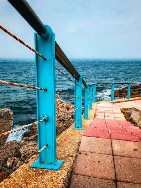 Un escalier vers la mer — photographie de Maxime Meunier