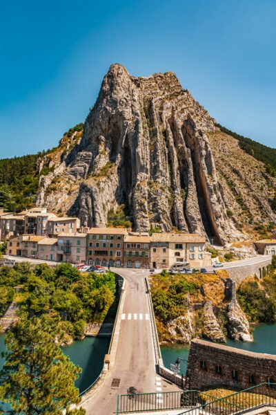 Sisteron au bord de la Durance — photographie de Maxime Meunier