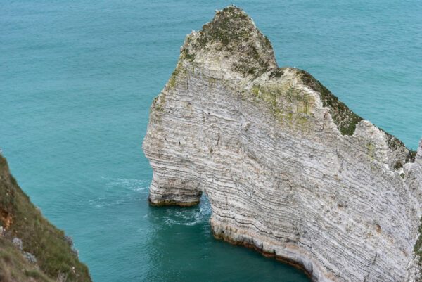 Les falaises au-dessus de la mer — photographie de Maxime Meunier