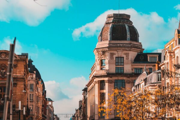 Les façades de Reims — photographie de Maxime Meunier